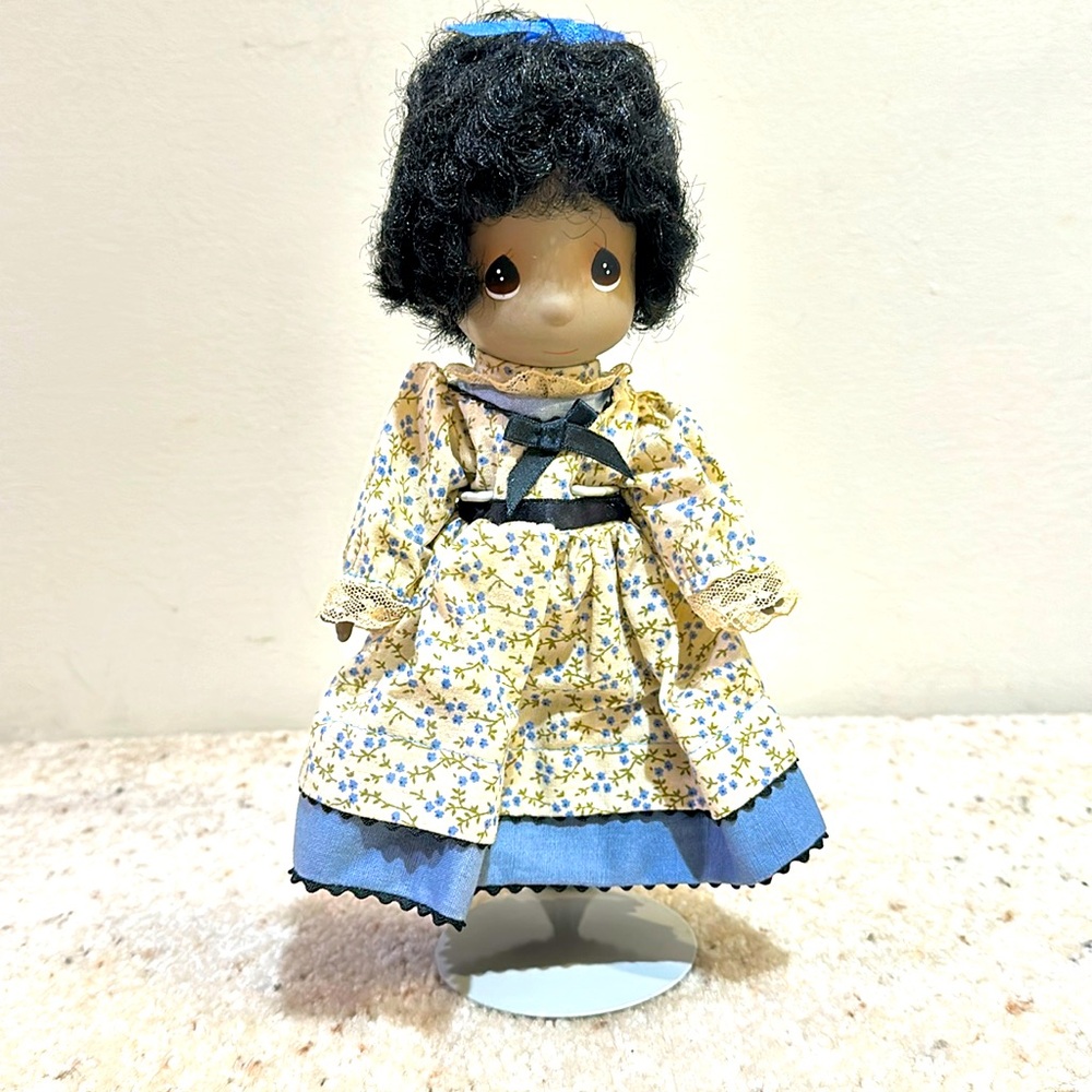 1989 VINTAGE PRECIOUS MOMENTS CHILDREN OF THE WORLD DOLL MAZIE